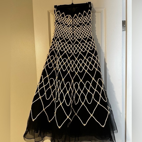New Carolina Herrera Chalet Beaded & Embroidered Tulle Strapless Cocktail Dress - Picture 2 of 16